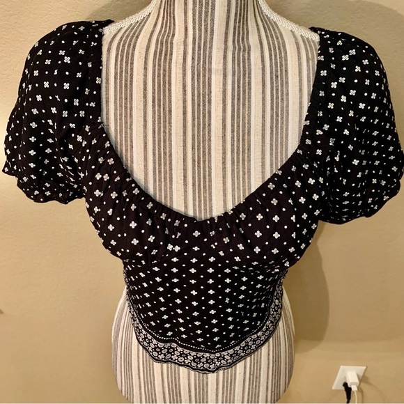NEW Crop Top Large Japna Black White Pattern Puff Sleeve V-Neck V-Hem Boho Cute - Picture 2 of 14